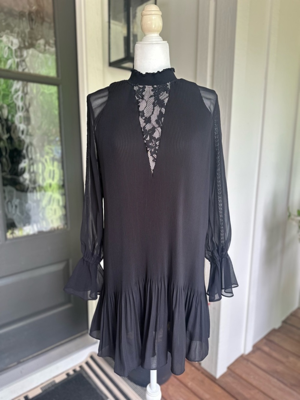 MOTF Women’s Elegant Black Lace
Long Sleeve Dress- Size Medium
